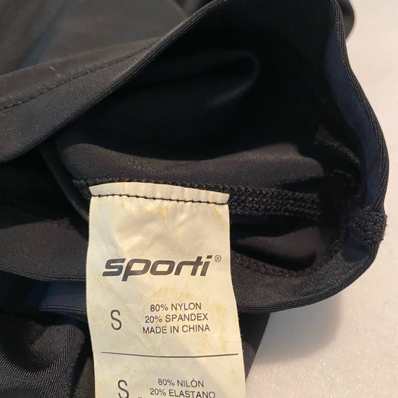 Women's Black Zip-Up RashGuard - Picture 6 of 15